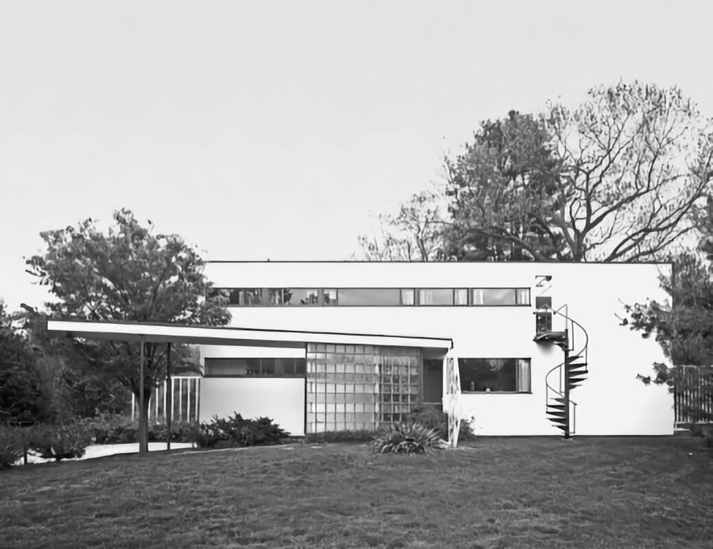 A black and white photo of the exterior of Gropius House.