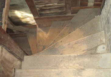 6-stairwell_-_364_x_253